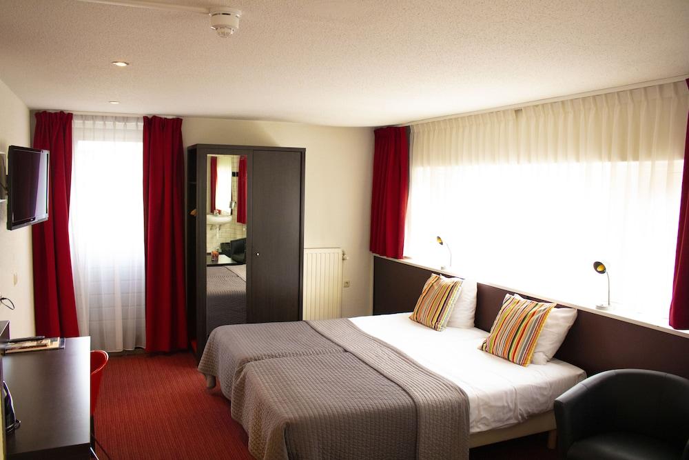 Tulip Centre Hotel 3*